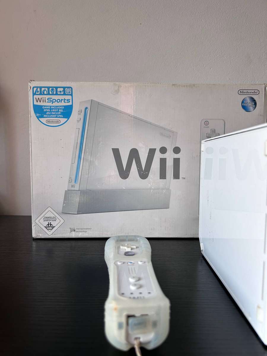 Nintendo Wii Bundle - Original White Console - Complete in Box