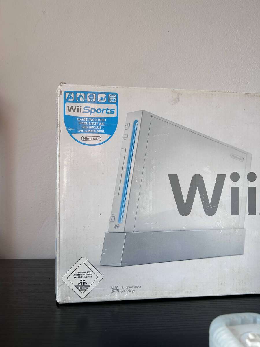 Nintendo Wii Bundle - Original White Console - Complete in Box