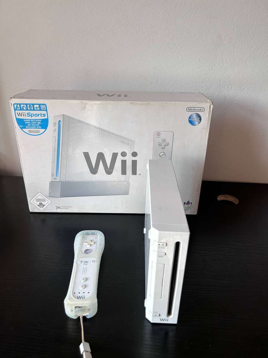 Nintendo Wii Bundle - Original White Console - Complete in Box