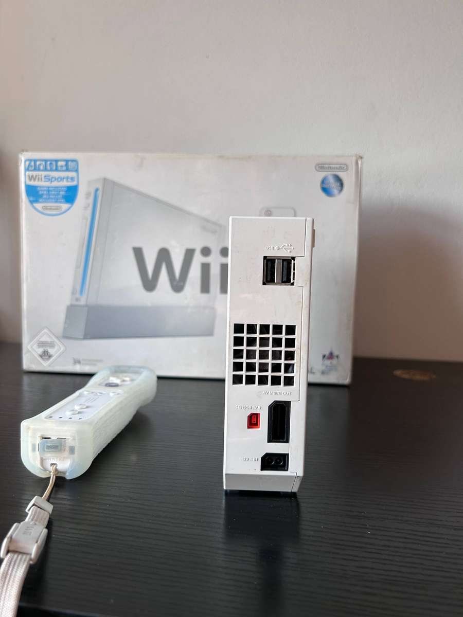 Nintendo Wii Bundle - Original White Console - Complete in Box