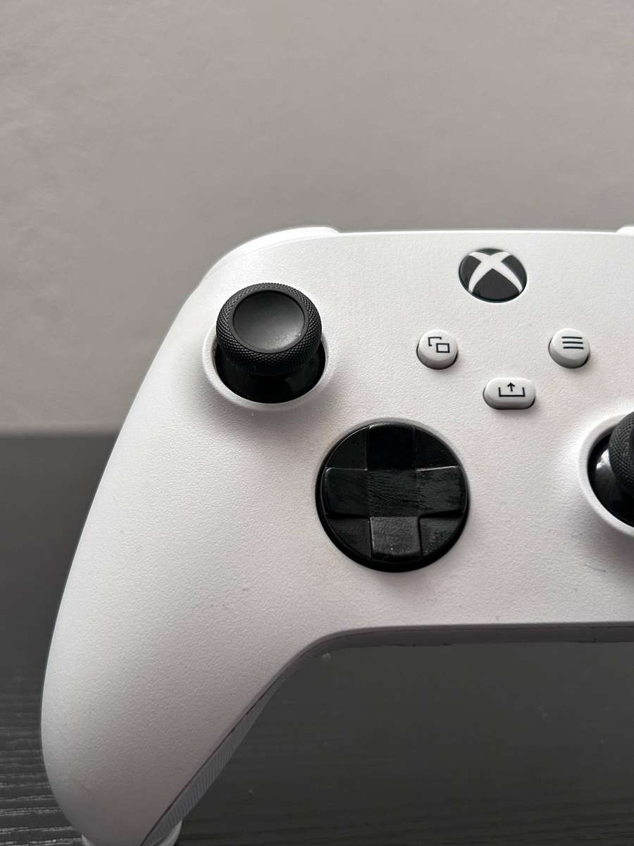 Xbox Series S/X Wireless Controller (Robot White) - Pre-owned