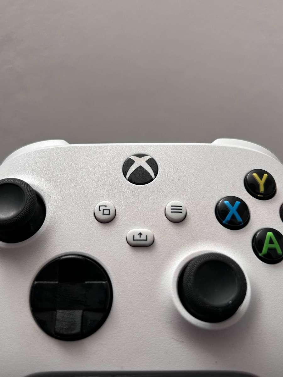 Xbox Series S/X Wireless Controller (Robot White) - Pre-owned