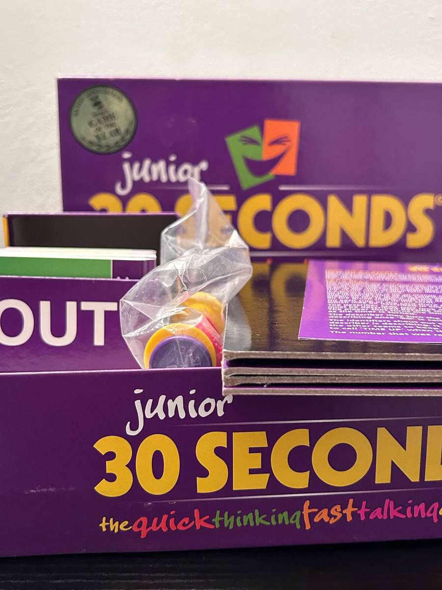 30 Seconds Junior Board Game - English Edition