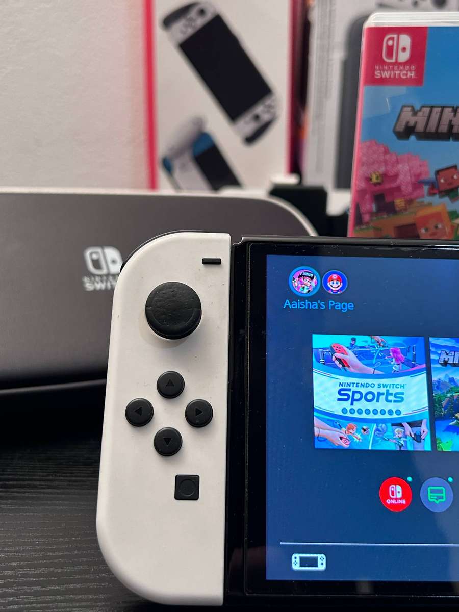 Nintendo Switch OLED White Bundle - Minecraft, Carrying Case & Comfort Grip