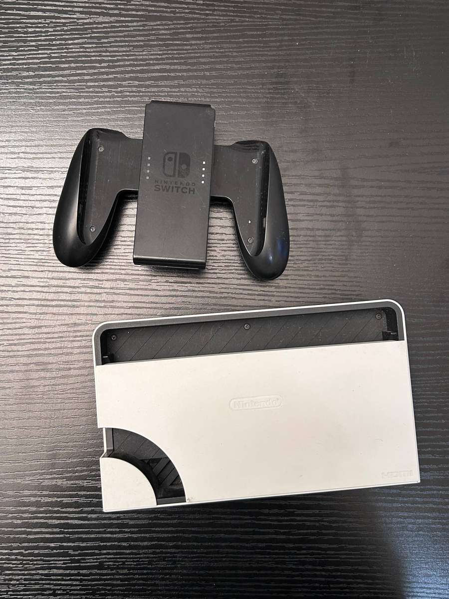 Nintendo Switch OLED White Bundle - Minecraft, Carrying Case & Comfort Grip
