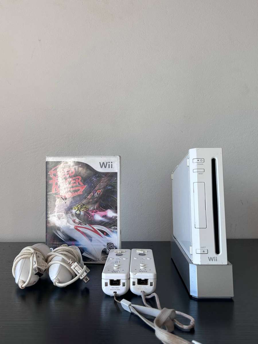 Nintendo Wii Console Bundle (RVL-001) - 2 Remotes, 2 Nunchucks + Speed Racer Game