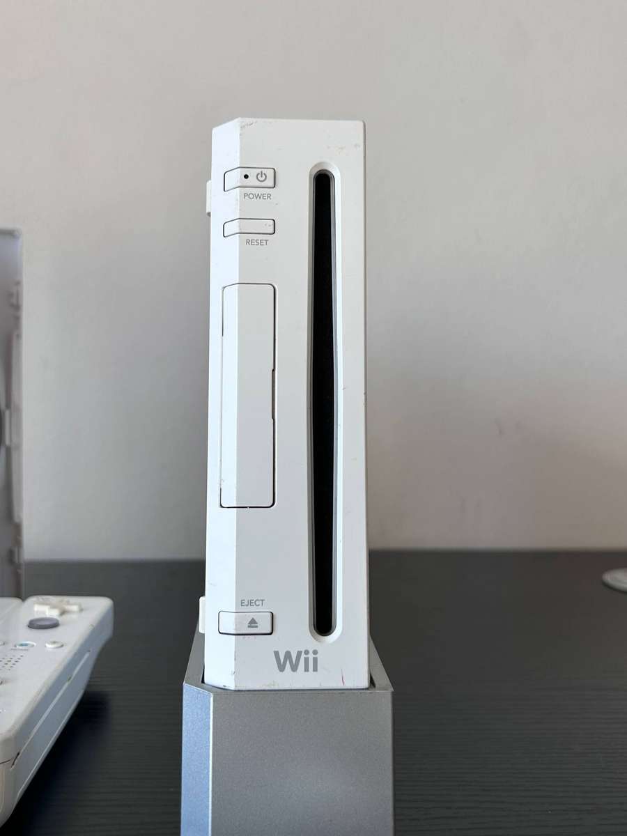 Nintendo Wii Console Bundle (RVL-001) - 2 Remotes, 2 Nunchucks + Speed Racer Game