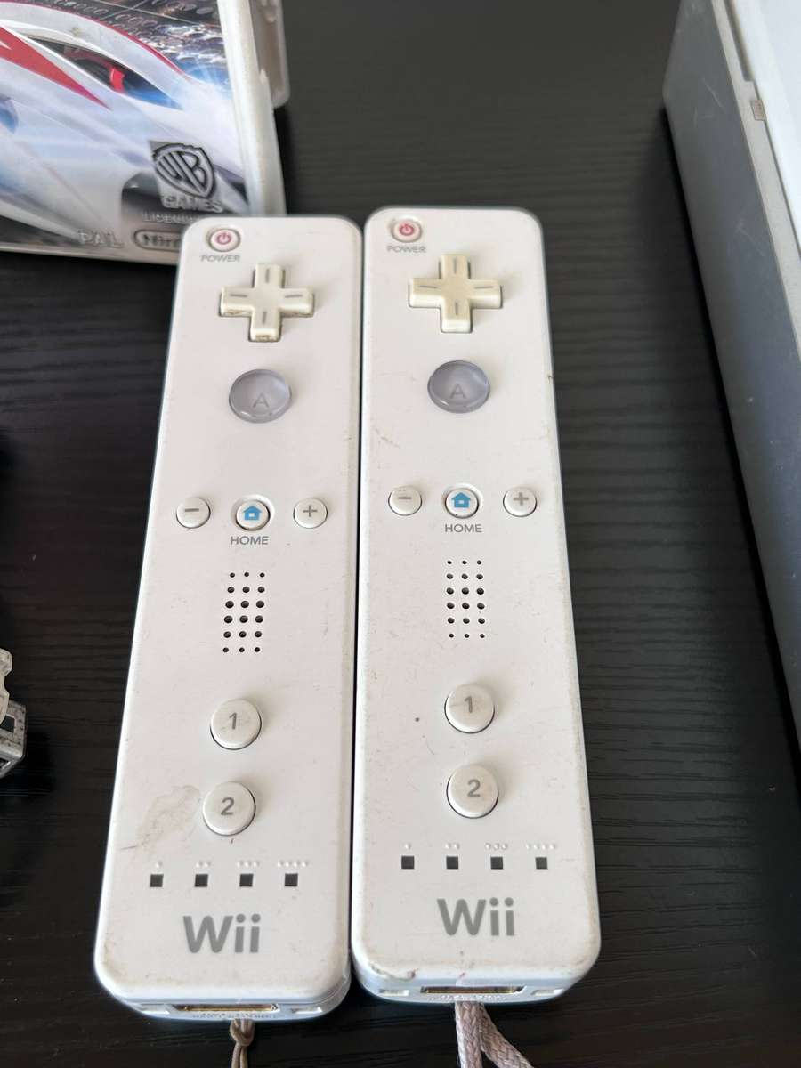Nintendo Wii Console Bundle (RVL-001) - 2 Remotes, 2 Nunchucks + Speed Racer Game