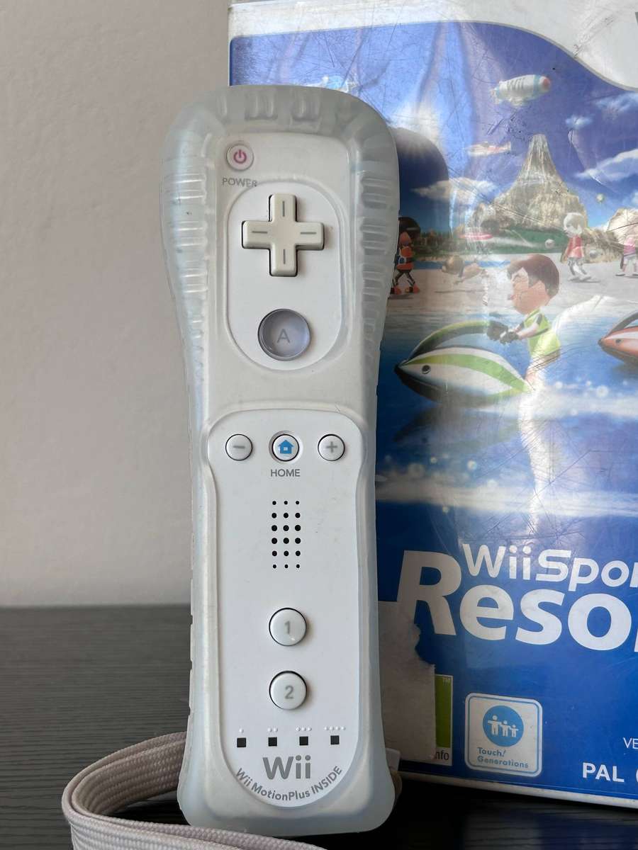 Wii Sports Resort Game + Wii Remote Plus (MotionPlus Inside)