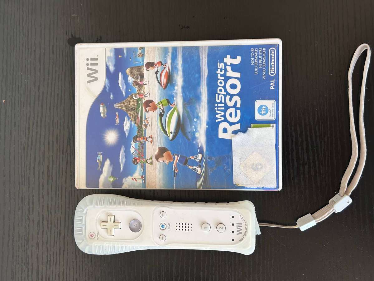 Wii Sports Resort Game + Wii Remote Plus (MotionPlus Inside)