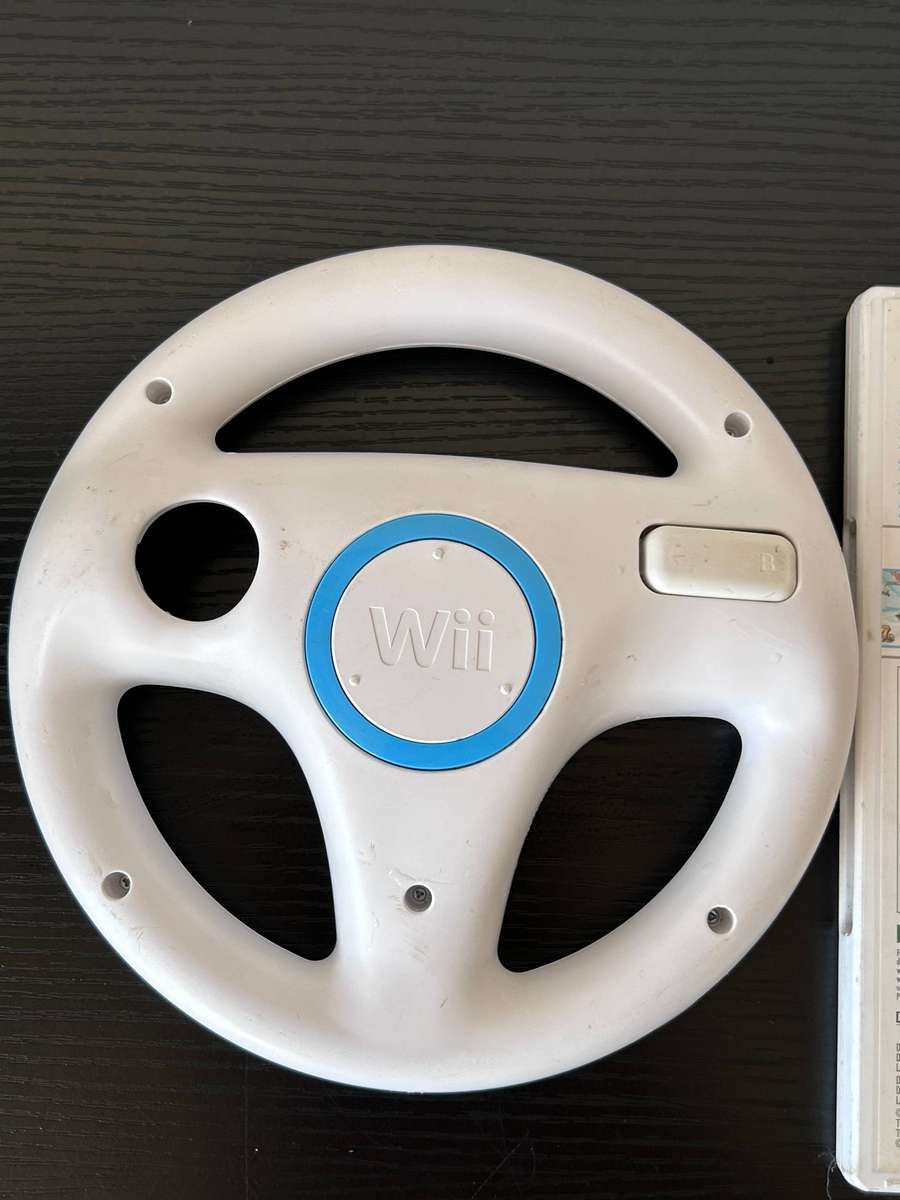 Mario Kart Wii (PAL) + Nintendo Wii Steering Wheel Bundle