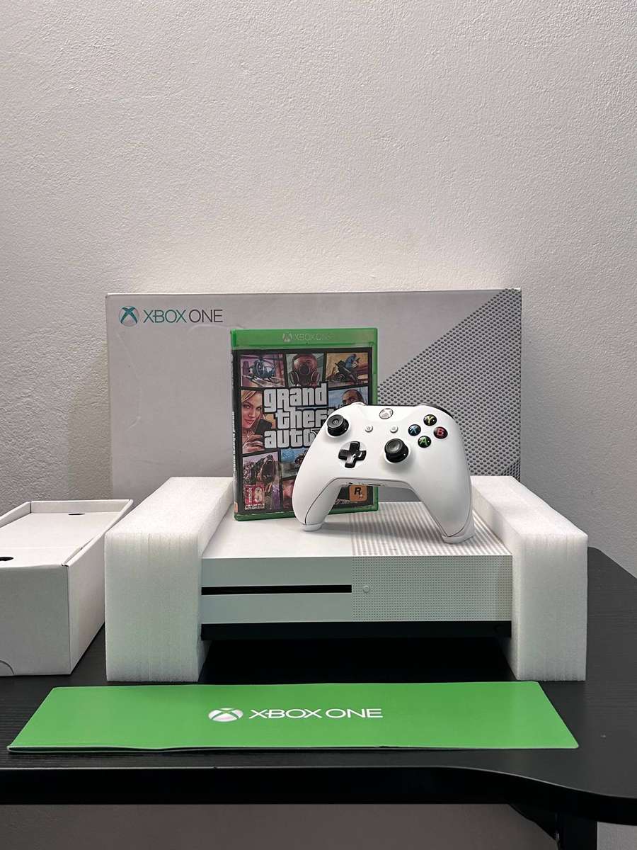 Xbox One S 500GB Console White - Controller  - Includes GTA V & Original Packaging