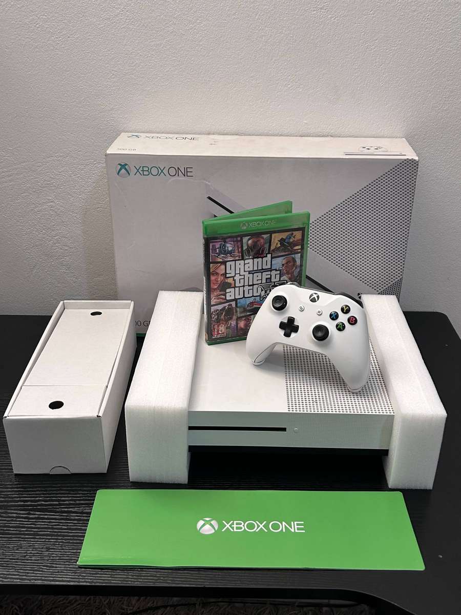 Xbox One S 500GB Console White - Controller  - Includes GTA V & Original Packaging