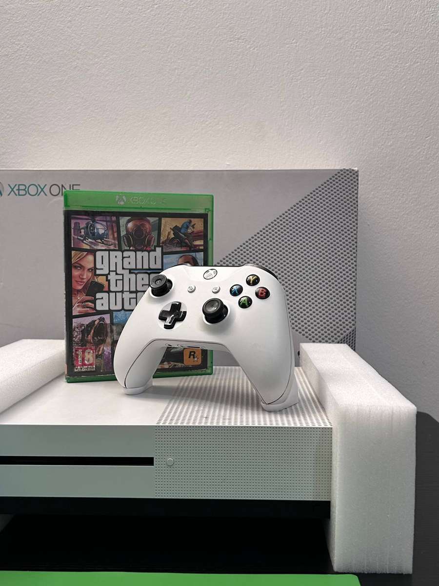 Xbox One S 500GB Console White - Controller  - Includes GTA V & Original Packaging