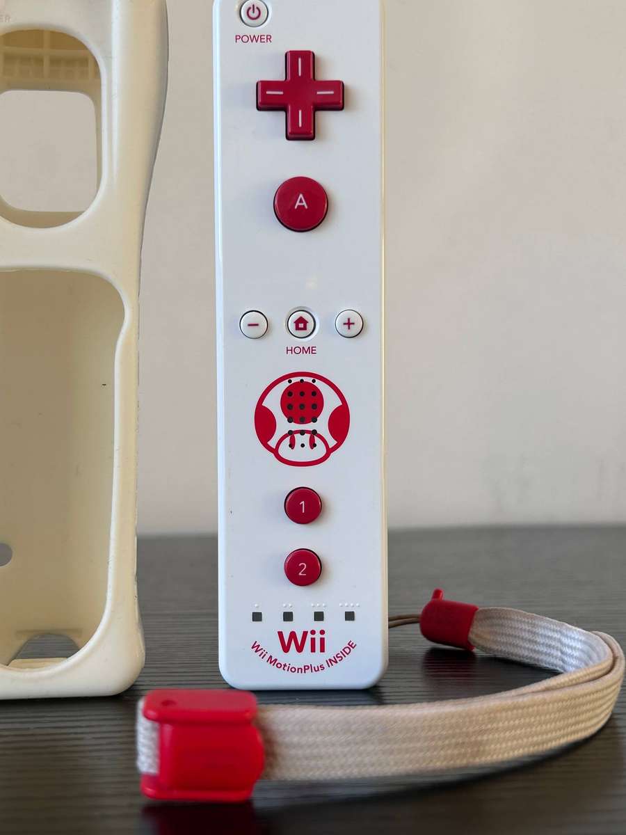 Nintendo Wii Remote Plus  Special Edition Super Mario (Toad) | MotionPlus Inside