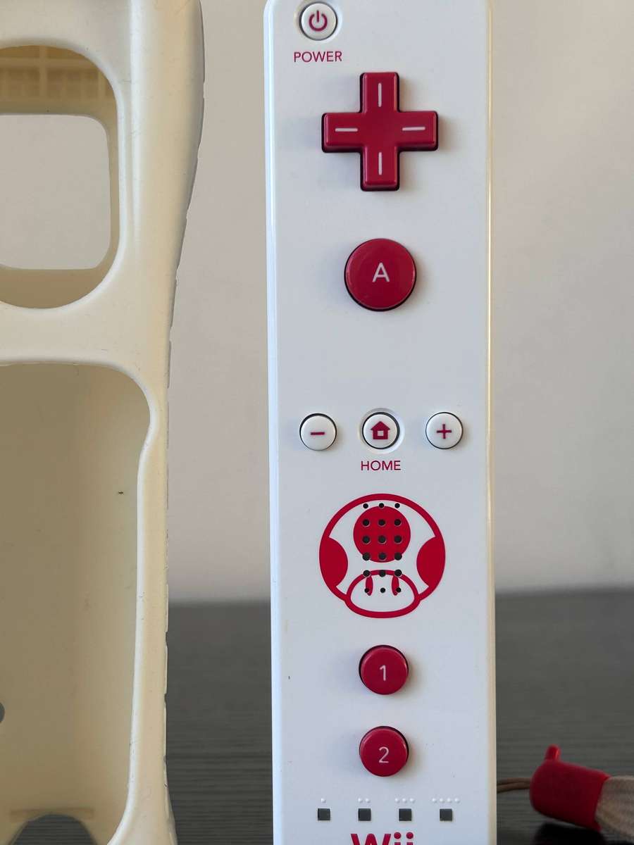 Nintendo Wii Remote Plus  Special Edition Super Mario (Toad) | MotionPlus Inside