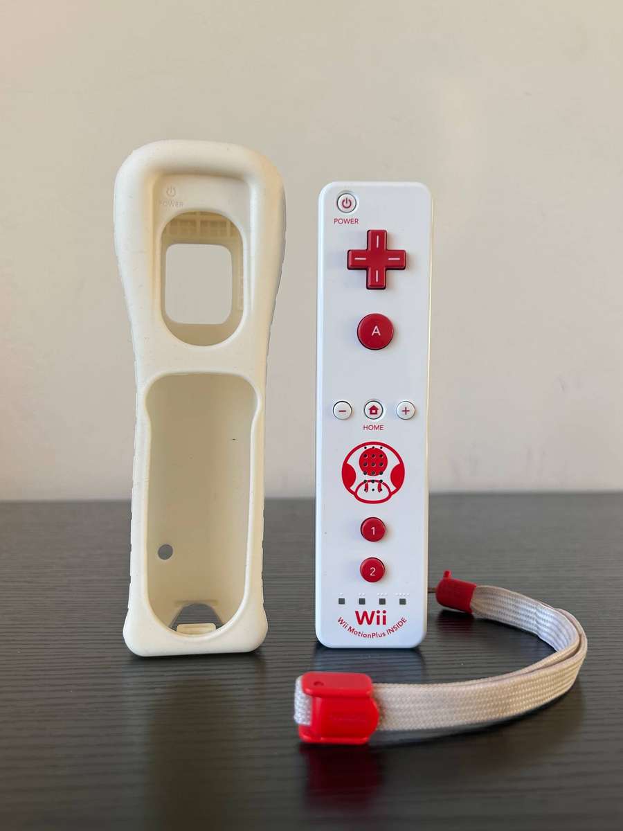Nintendo Wii Remote Plus  Special Edition Super Mario (Toad) | MotionPlus Inside