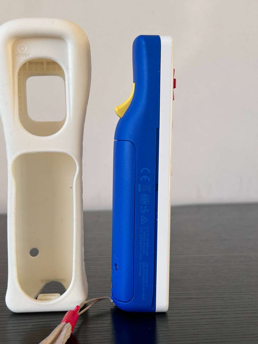 Nintendo Wii Remote Plus  Special Edition Super Mario (Toad) | MotionPlus Inside