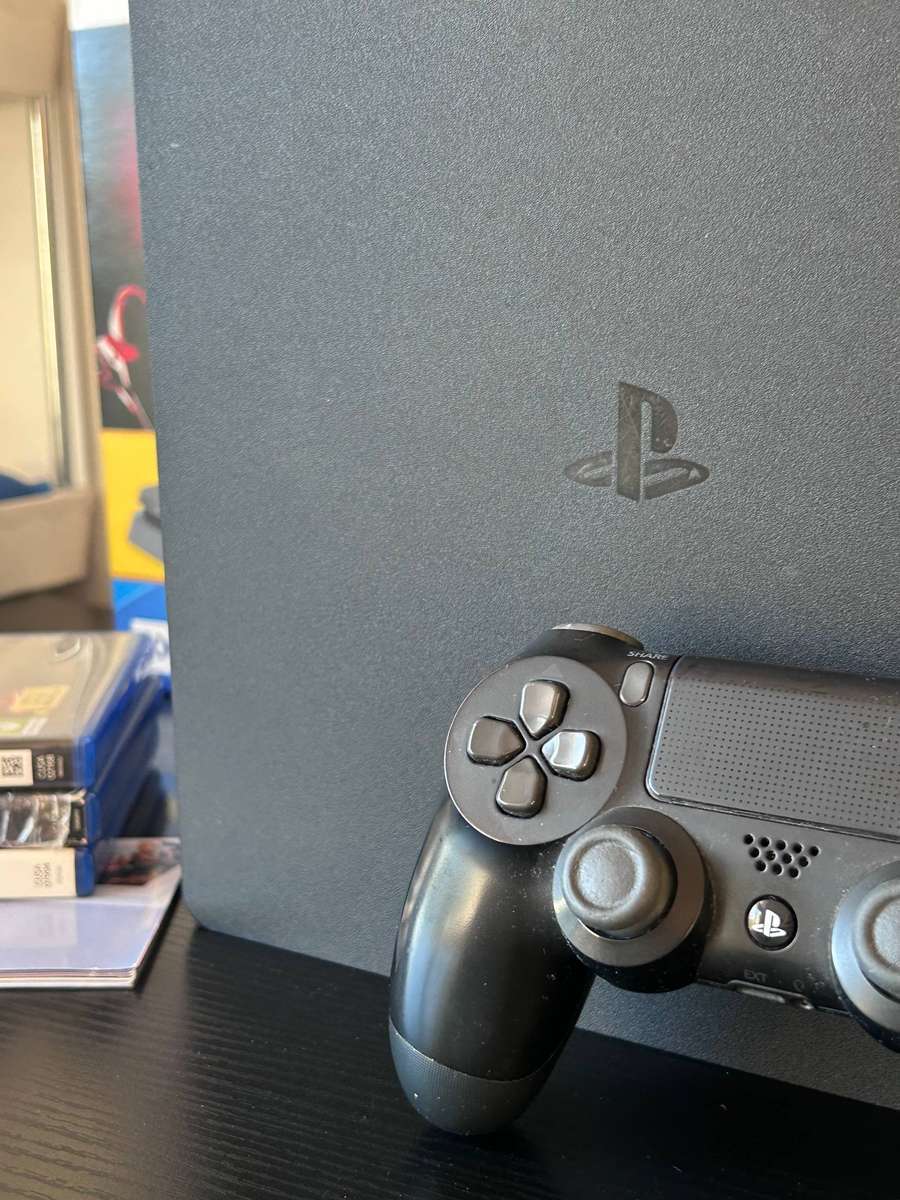 Immaculate Sony PlayStation 4 (PS4) Slim 500GB Bundle | Boxed + 3 Games