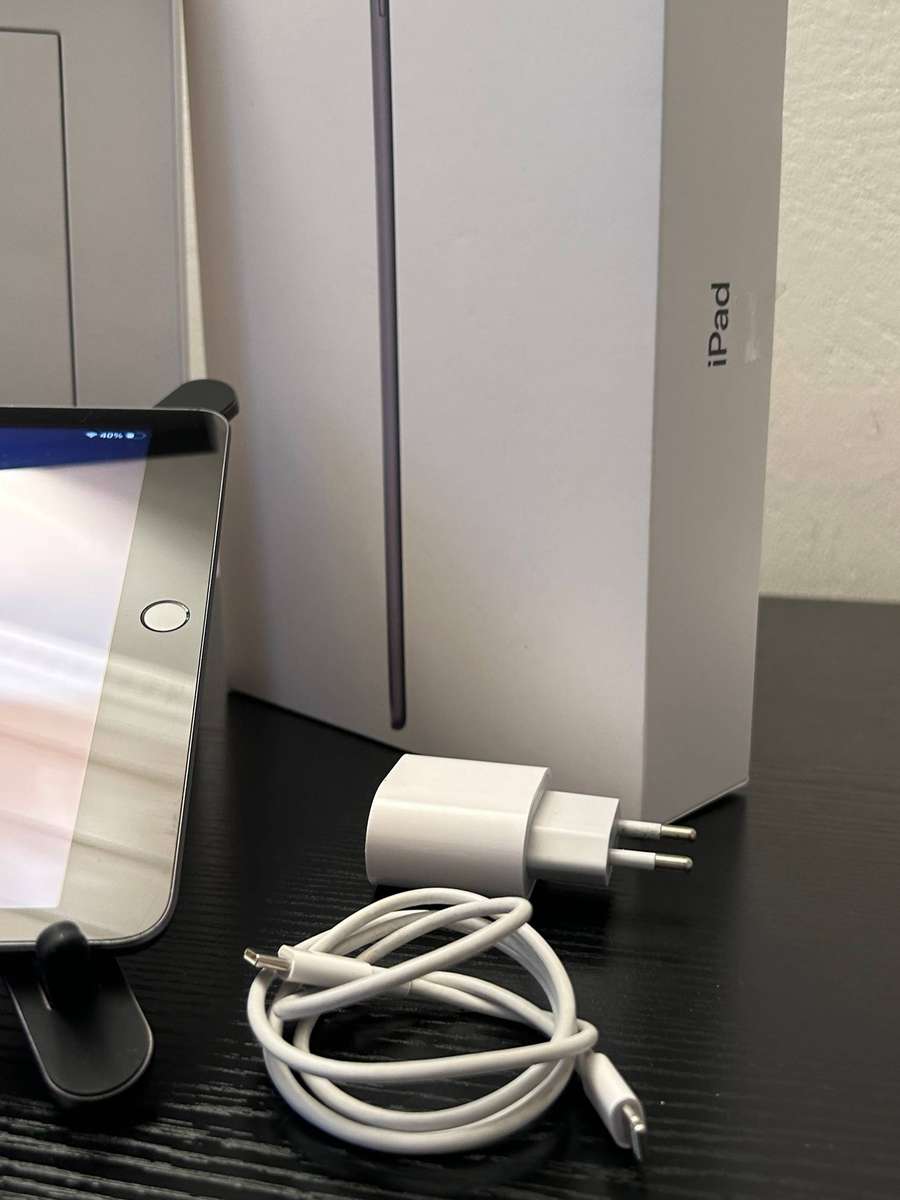 Apple iPad 9th Gen 64GB Wi-Fi Space Gray -  With Box & Accessories