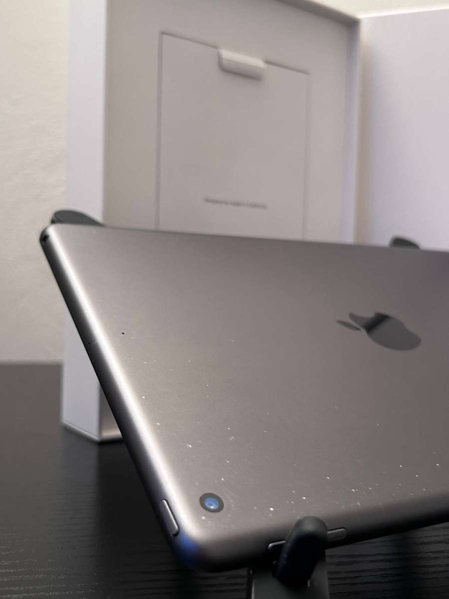 Apple iPad 9th Gen 64GB Wi-Fi Space Gray -  With Box & Accessories