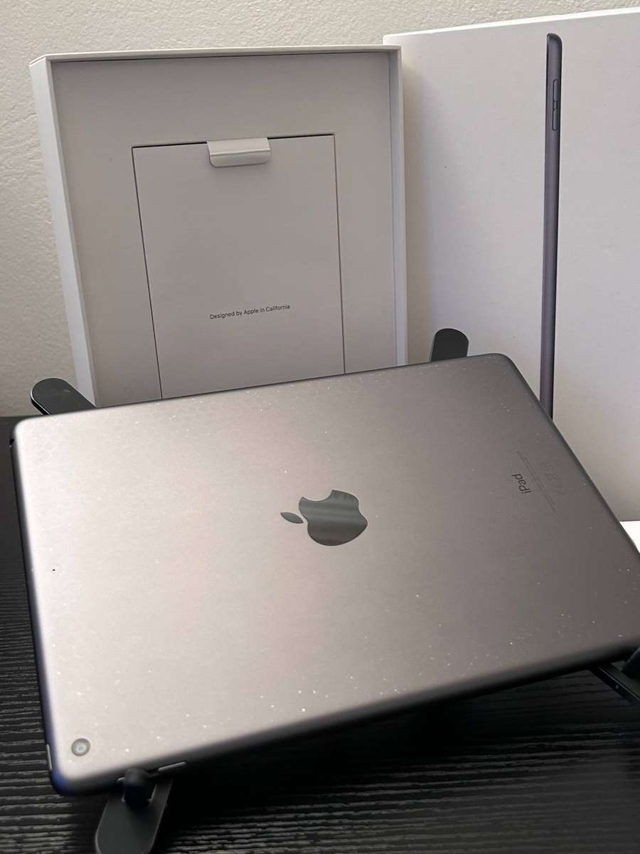 Apple iPad 9th Gen 64GB Wi-Fi Space Gray -  With Box & Accessories