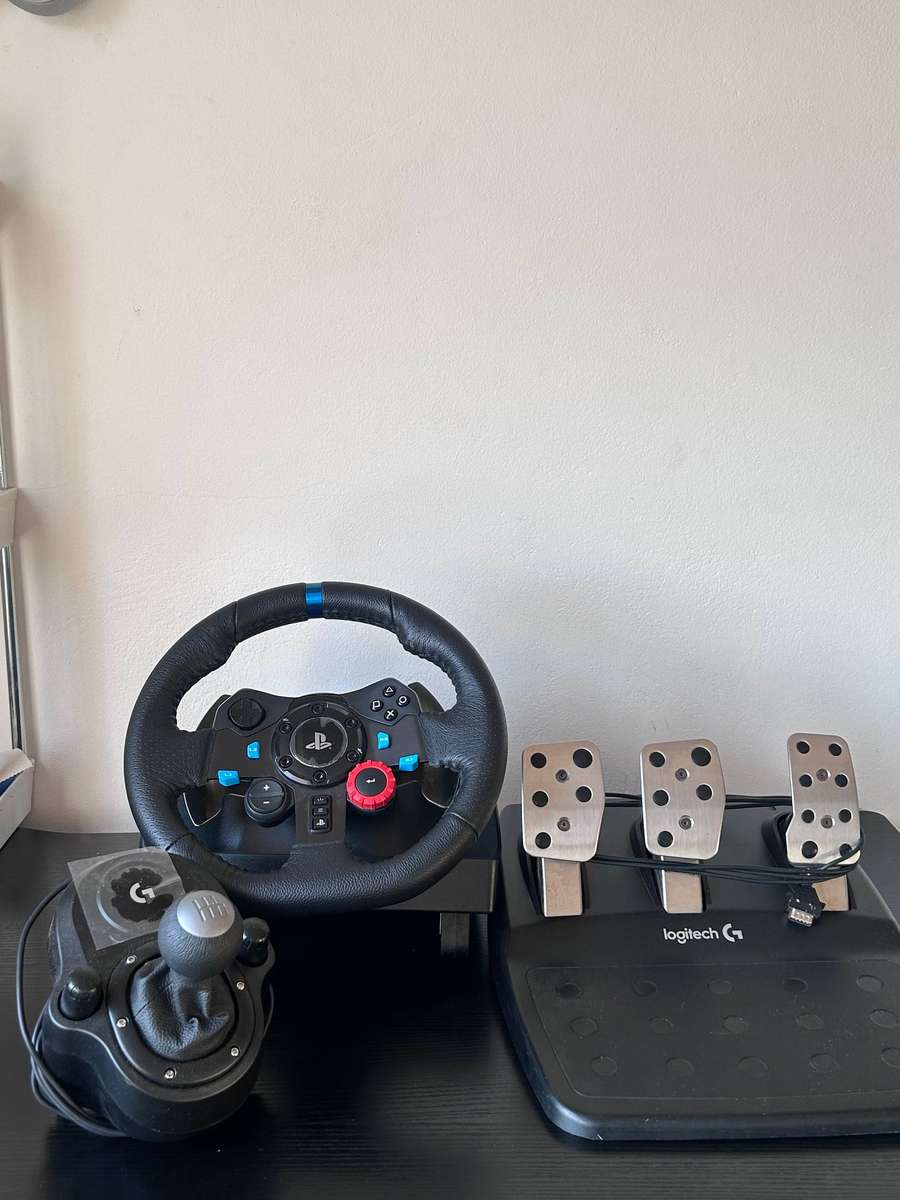 Logitech G29 Driving Force Racing Wheel & Pedals Bundle  Includes Logitech Driving Force Shifter