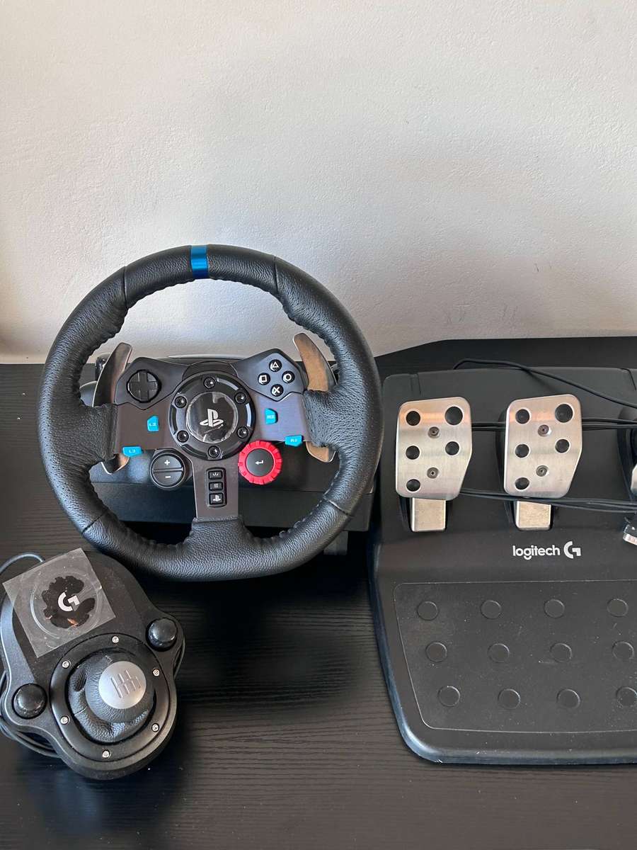 Logitech G29 Driving Force Racing Wheel & Pedals Bundle  Includes Logitech Driving Force Shifter
