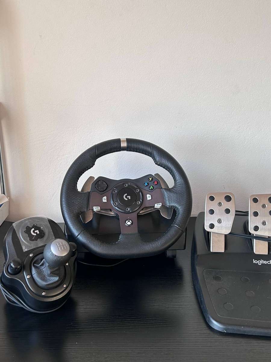 Logitech G920 Driving Force Racing Wheel Set with 3 Pedals & Shifter (Xbox/PC)