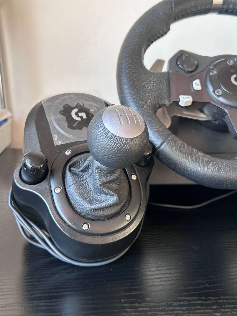 Logitech G920 Driving Force Racing Wheel Set with 3 Pedals & Shifter (Xbox/PC)