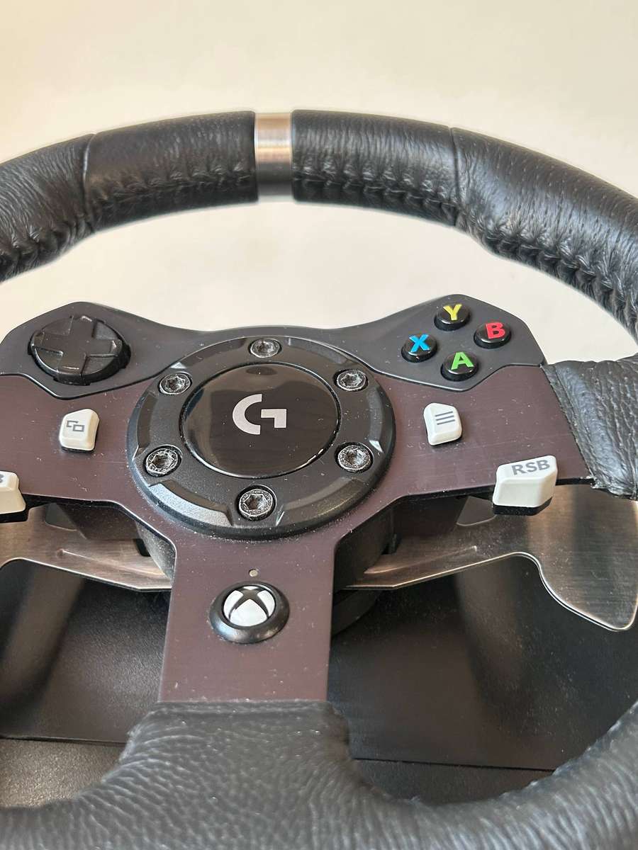 Logitech G920 Driving Force Racing Wheel Set with 3 Pedals & Shifter (Xbox/PC)