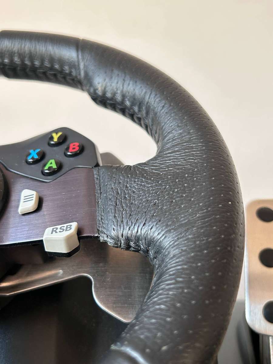 Logitech G920 Driving Force Racing Wheel Set with 3 Pedals & Shifter (Xbox/PC)