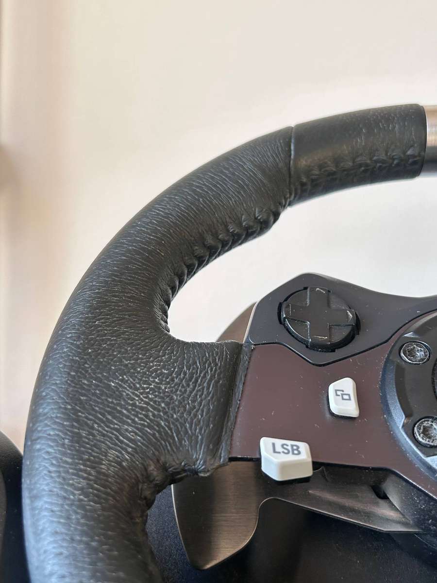 Logitech G920 Driving Force Racing Wheel Set with 3 Pedals & Shifter (Xbox/PC)
