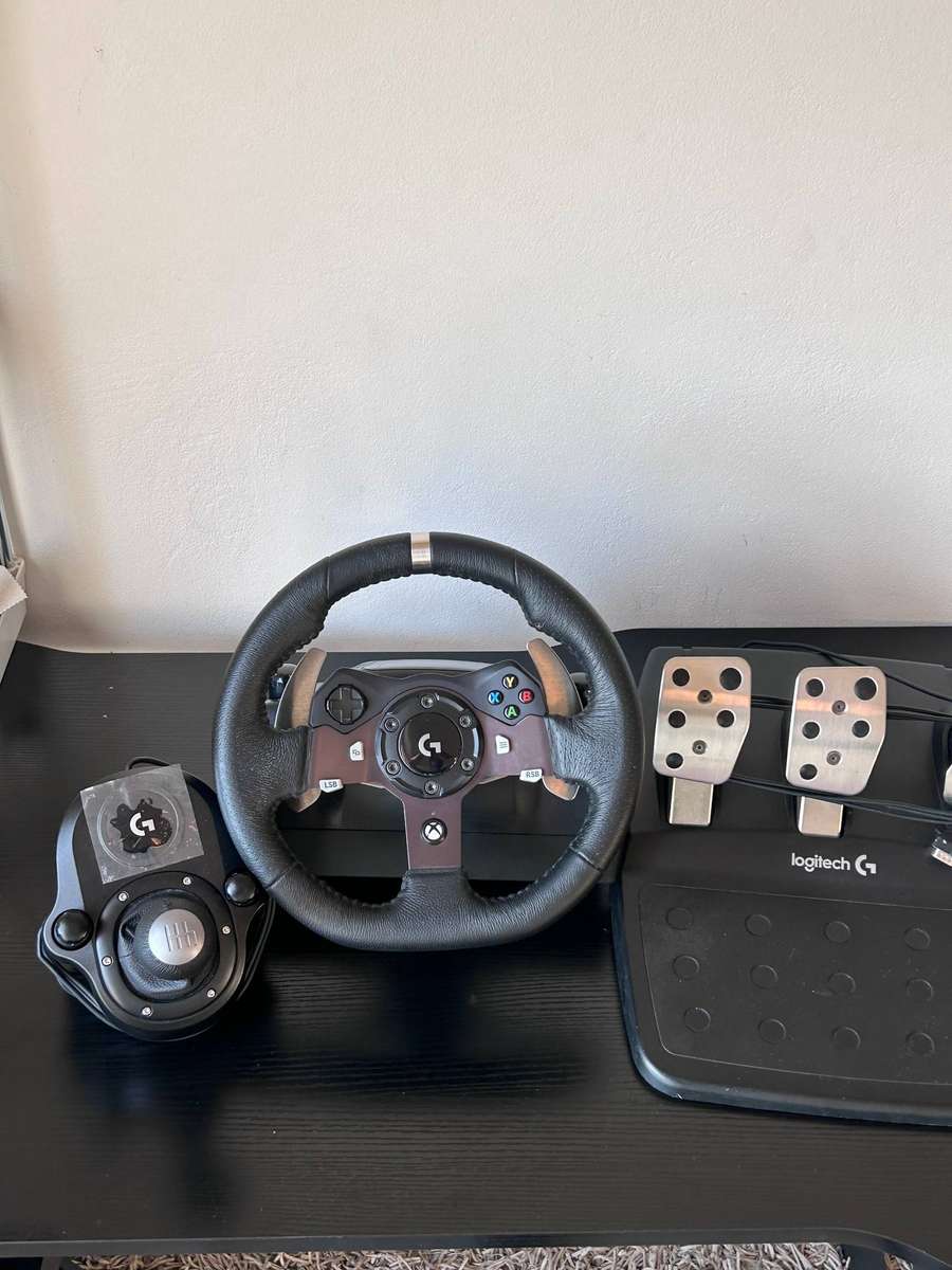 Logitech G920 Driving Force Racing Wheel Set with 3 Pedals & Shifter (Xbox/PC)