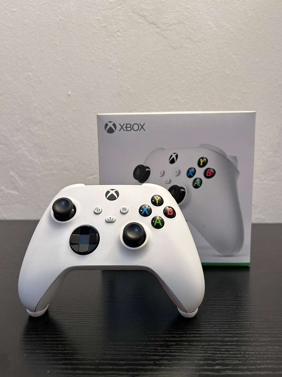 Xbox Series S/X Controller - Robot White - Boxed