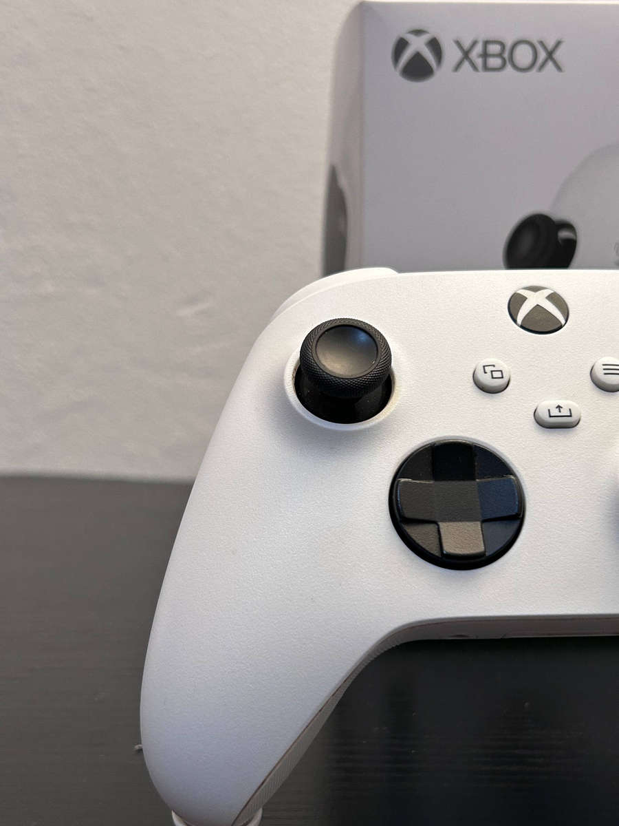 Xbox Series S/X Controller - Robot White - Boxed