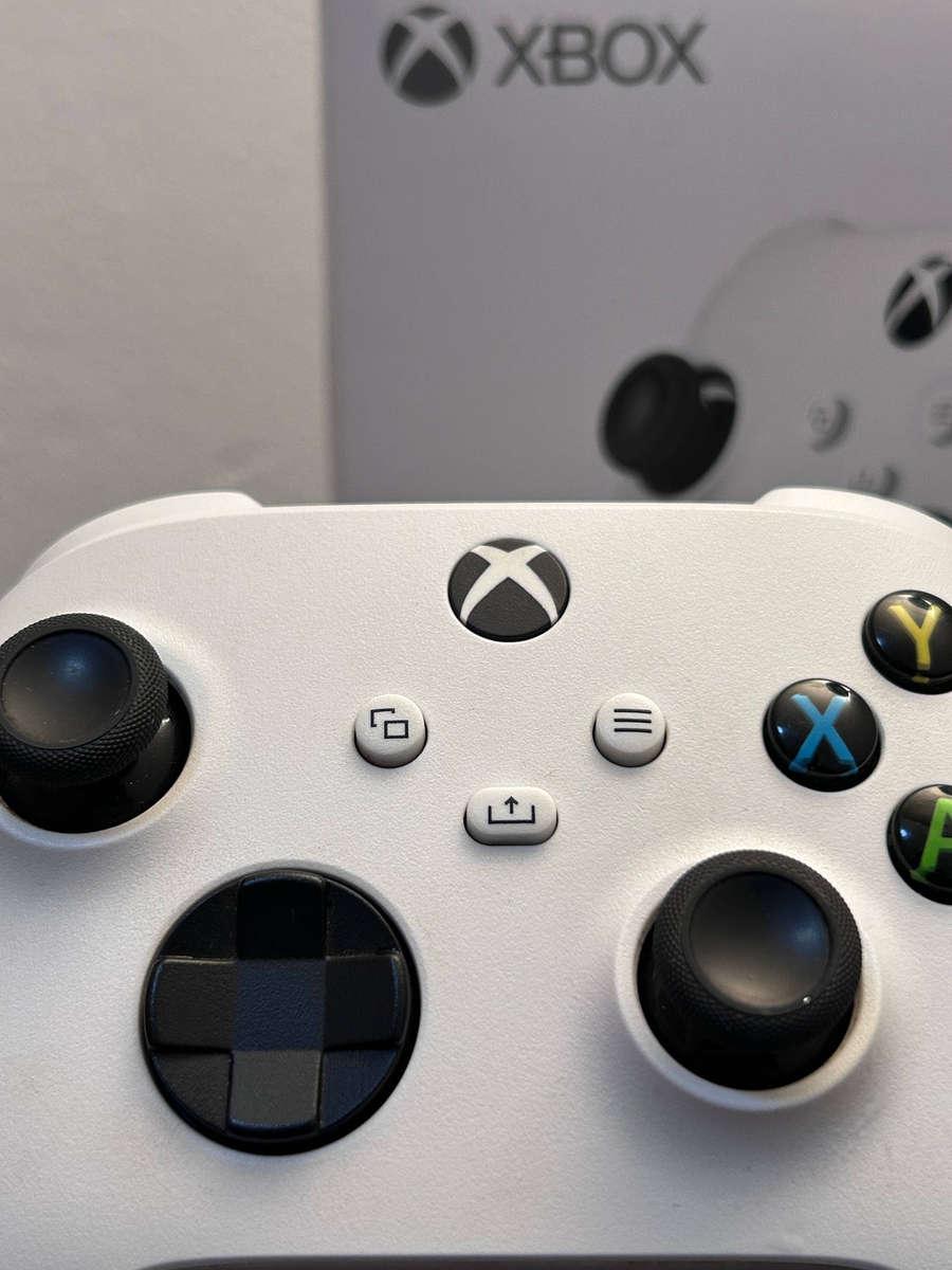 Xbox Series S/X Controller - Robot White - Boxed