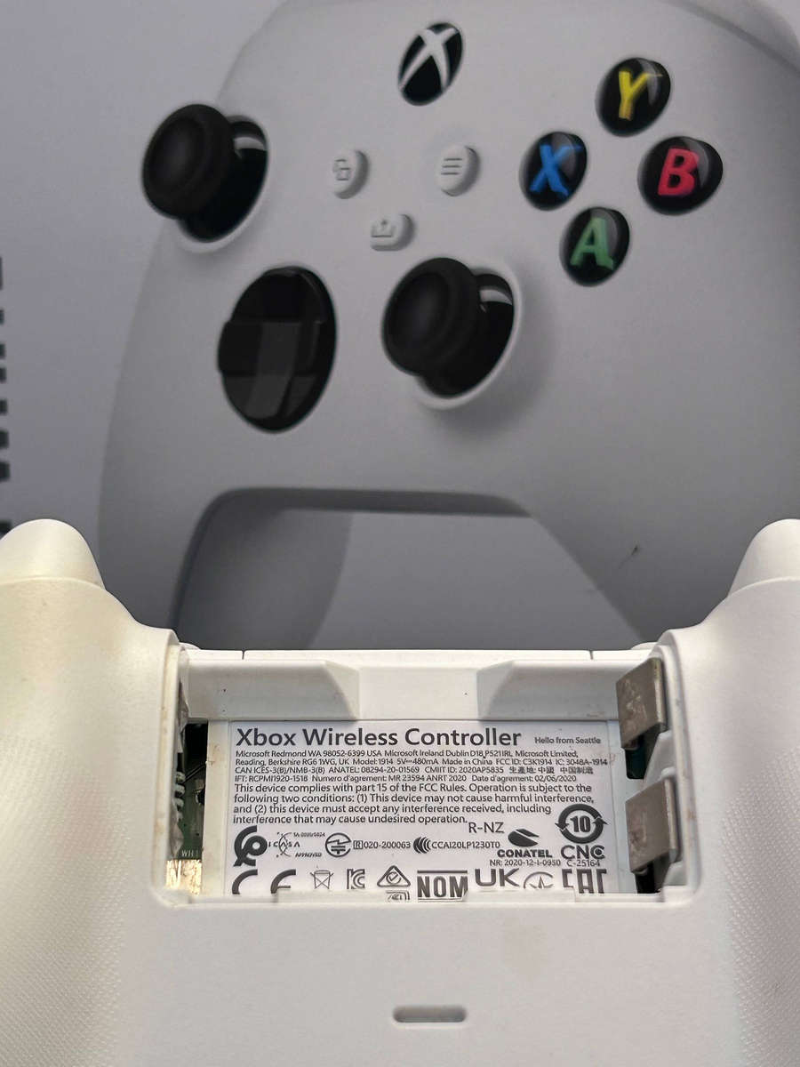 Xbox Series S/X Controller - Robot White - Boxed