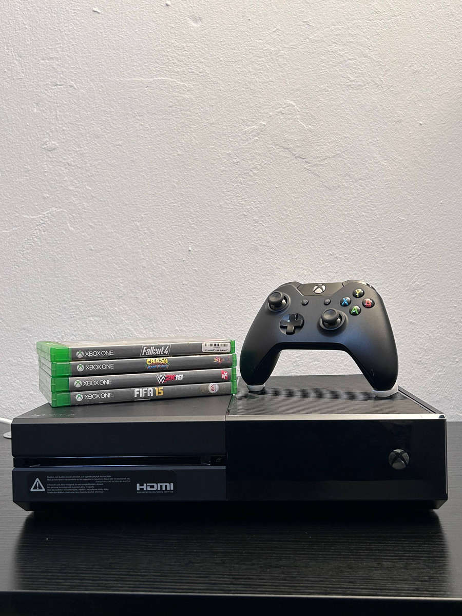 Xbox One 500GB Console Bundle | Original Jet Black | 1x Wireless Controller + 4 Games