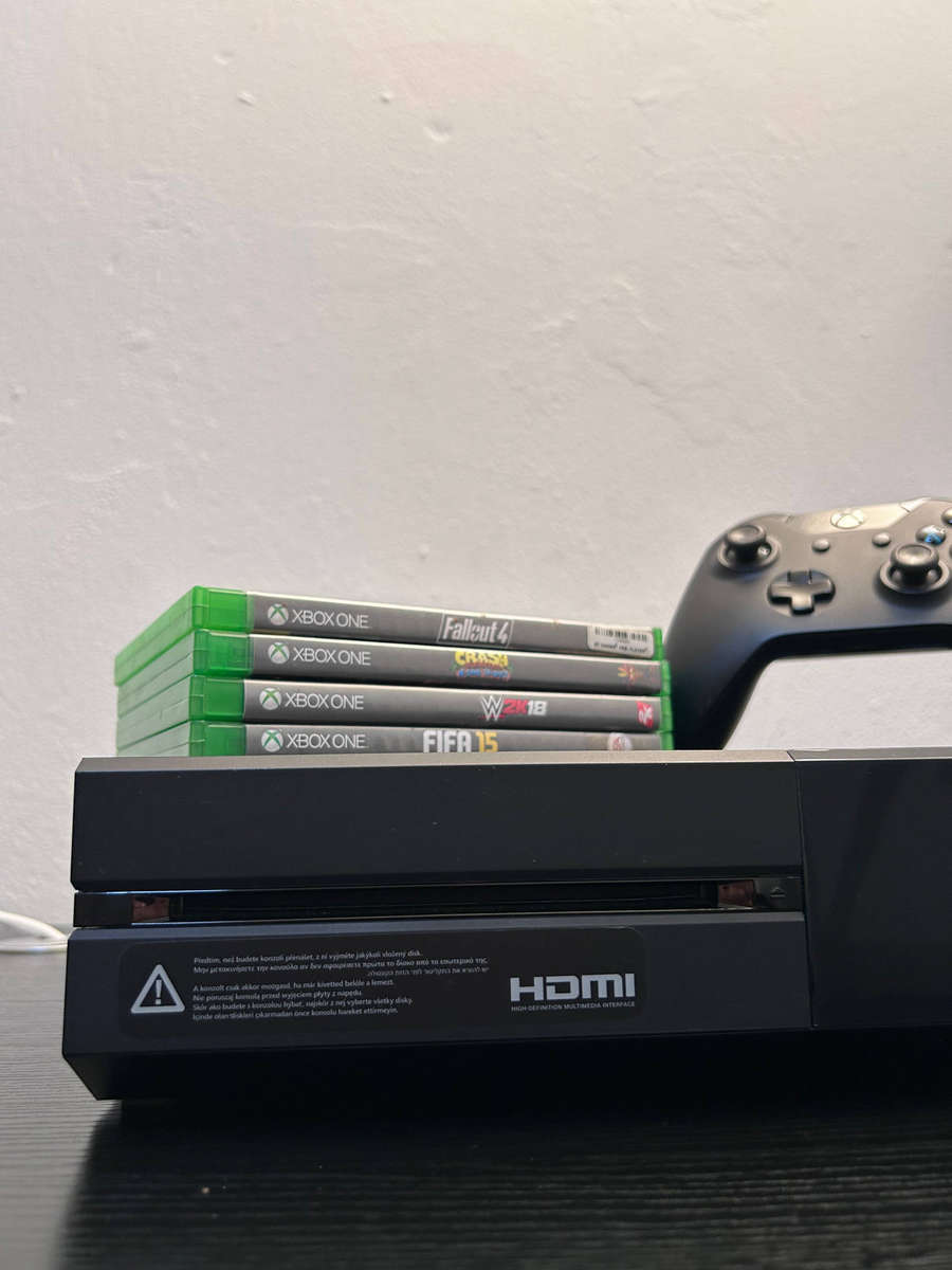 Xbox One 500GB Console Bundle | Original Jet Black | 1x Wireless Controller + 4 Games
