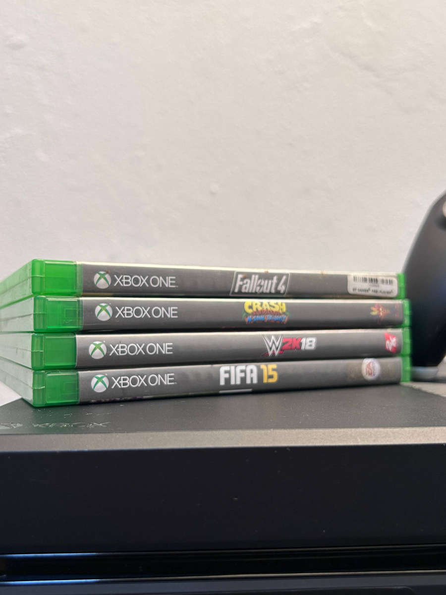 Xbox One 500GB Console Bundle | Original Jet Black | 1x Wireless Controller + 4 Games