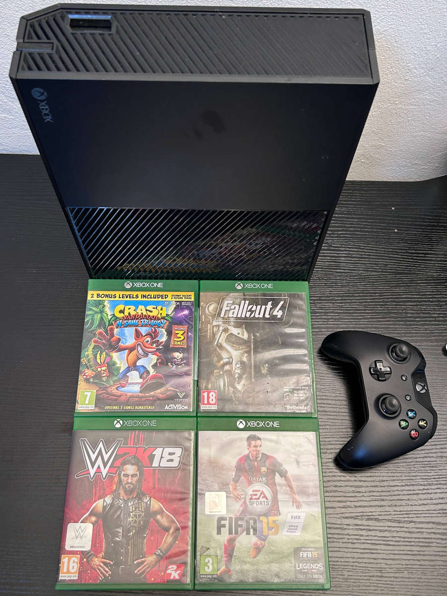 Xbox One 500GB Console Bundle | Original Jet Black | 1x Wireless Controller + 4 Games