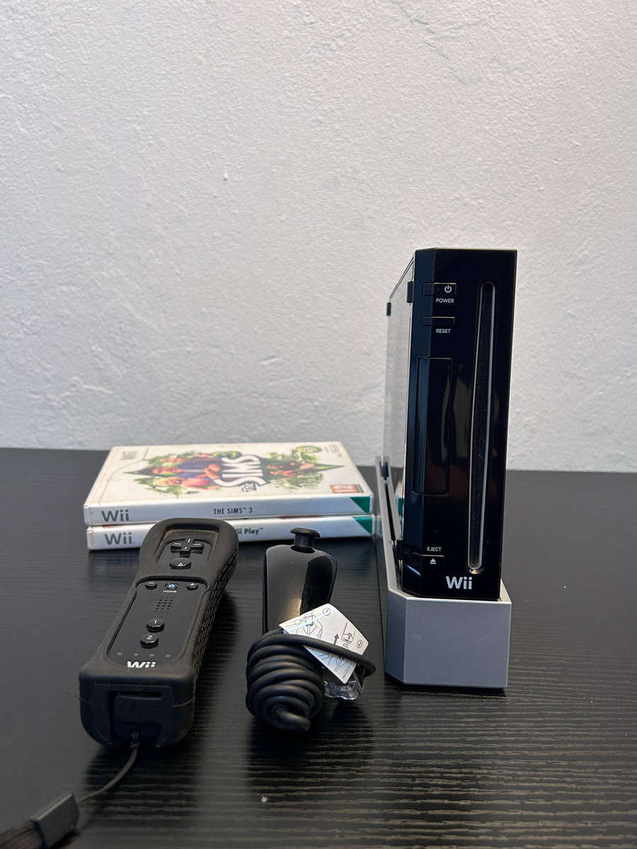 Nintendo Wii Black Console Bundle + Remote + Nunchuk & 2 Games