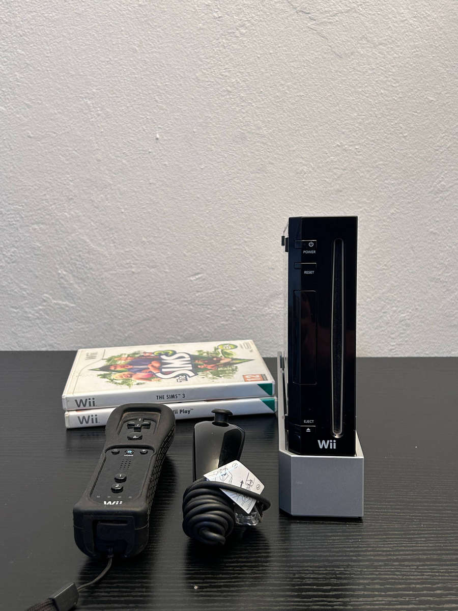 Nintendo Wii Black Console Bundle + Remote + Nunchuk & 2 Games
