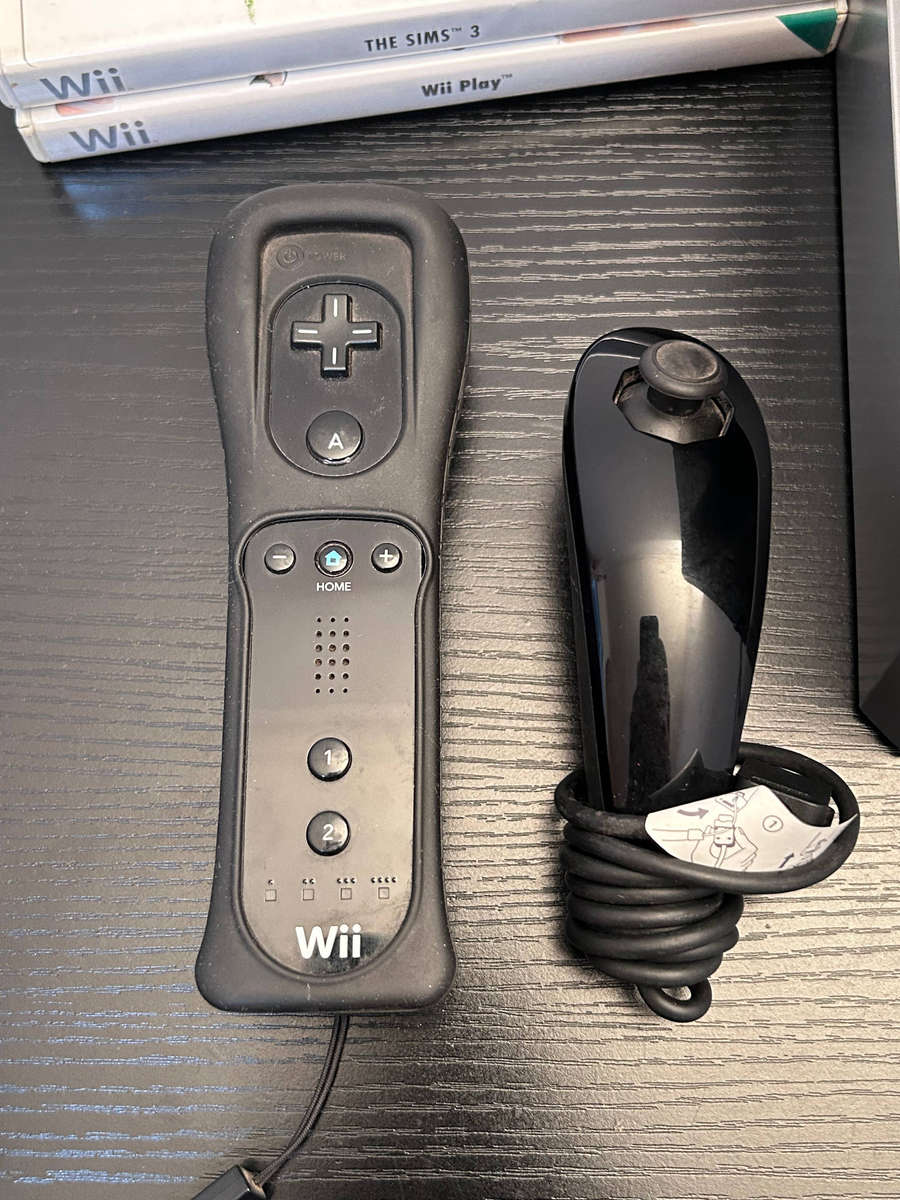 Nintendo Wii Black Console Bundle + Remote + Nunchuk & 2 Games