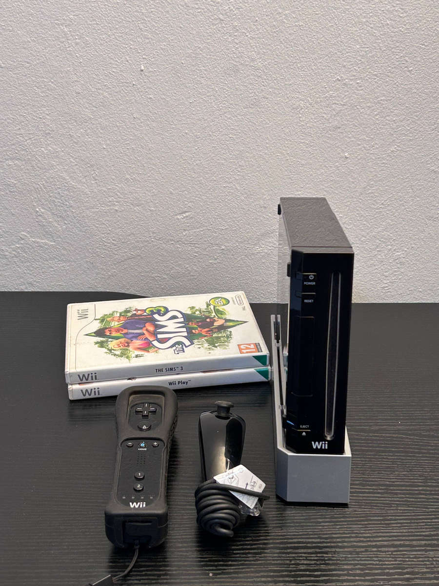 Nintendo Wii Black Console Bundle + Remote + Nunchuk & 2 Games