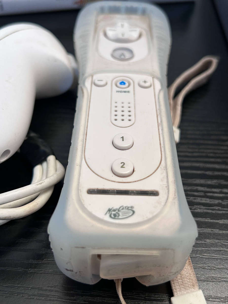 Nintendo Wii White Console Bundle +  Remote + Nunchuk + Cables & 2 Games