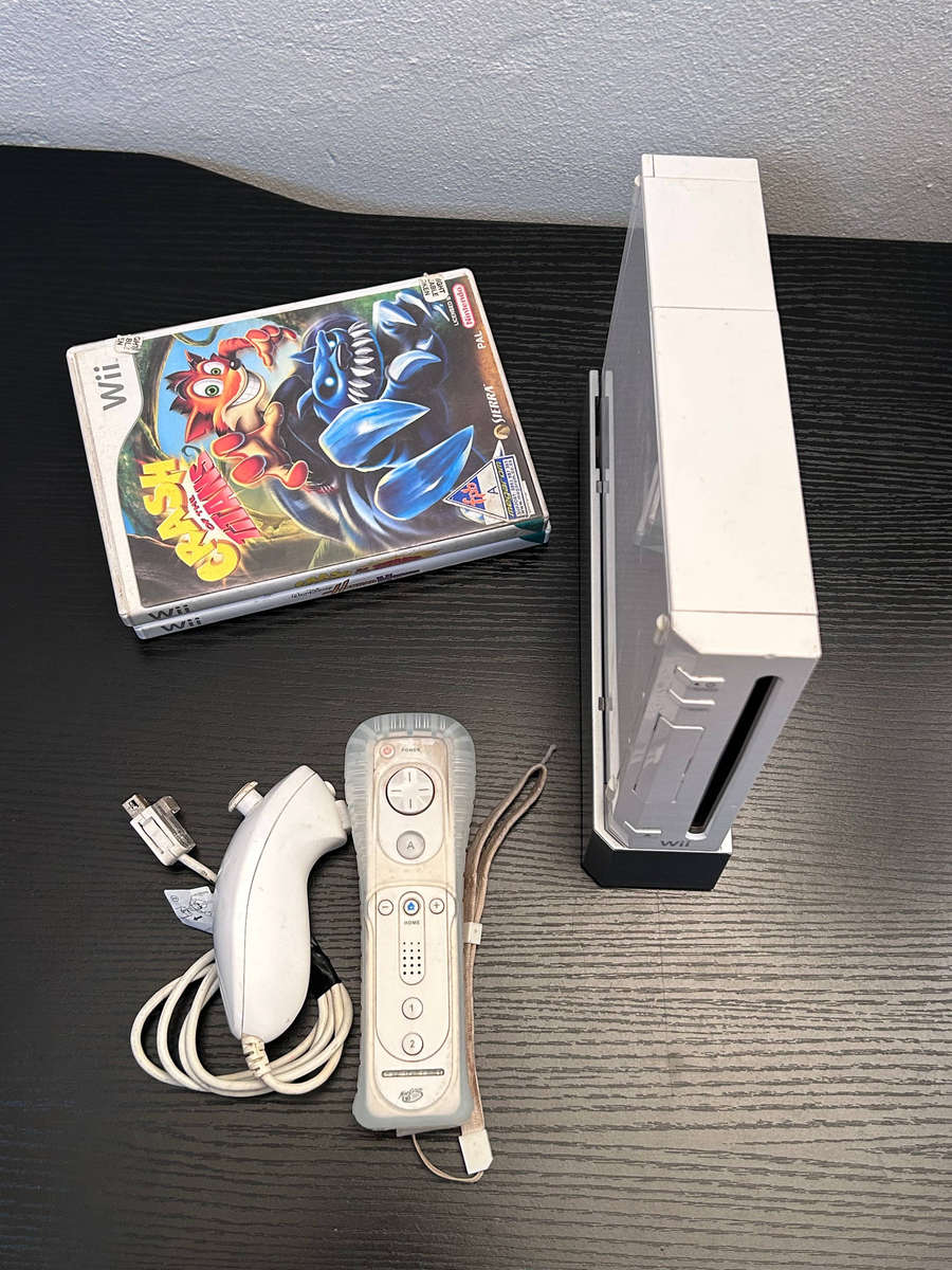 Nintendo Wii White Console Bundle +  Remote + Nunchuk + Cables & 2 Games
