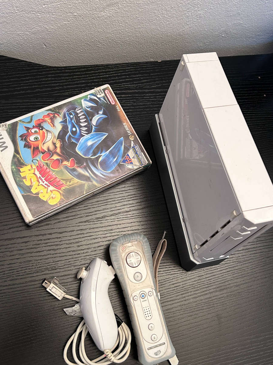 Nintendo Wii White Console Bundle +  Remote + Nunchuk + Cables & 2 Games