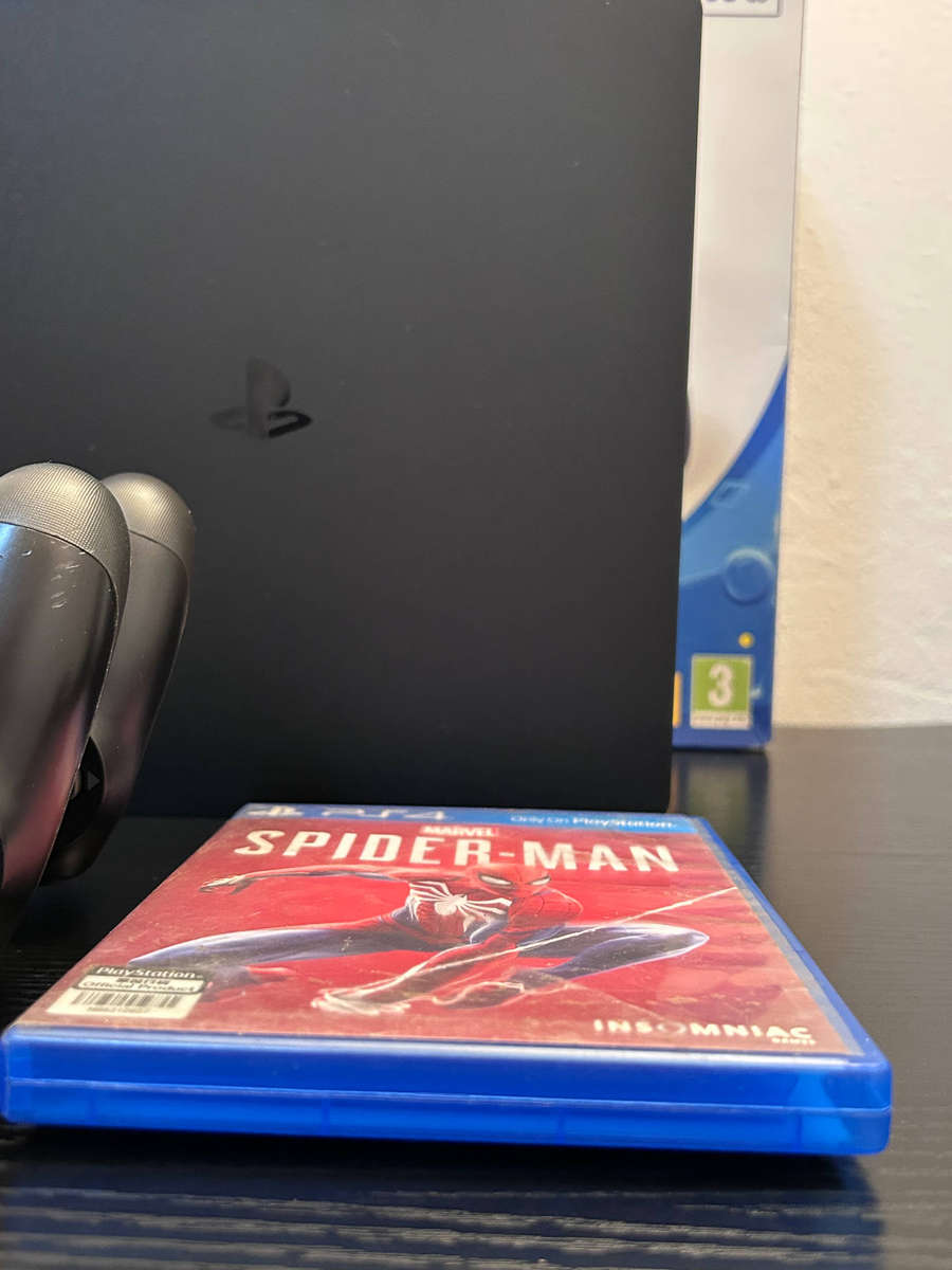 Sony PlayStation 4 Slim 500GB Jet Black Bundle + 2 Controller's + Charging Dock + Disk Game (Boxed)